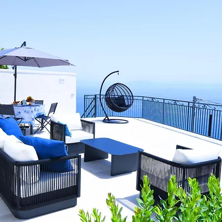 Blue View Luxury Oda ve Kahvaltı 3*
